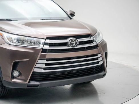 Used 2018 Toyota Highlander XLE image 9
