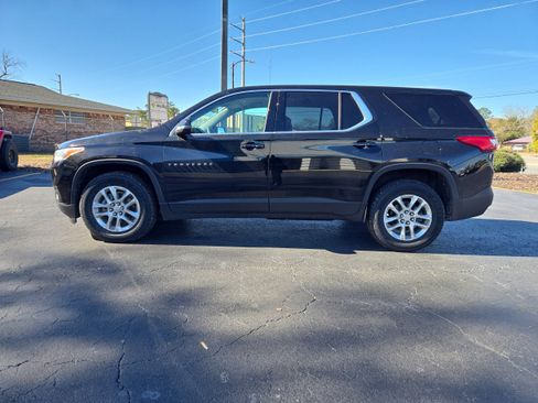 Used 2021 Chevrolet Traverse LS image 6