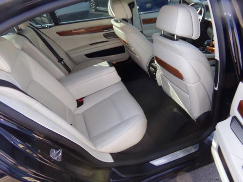 Used 2015 BMW 750Li image 24