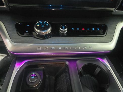 Used 2025 Ford Expedition Platinum AWD/4WD image 28