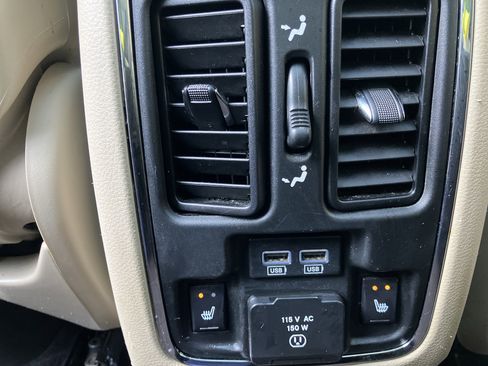 Used 2017 Jeep Grand Cherokee Limited w/ Luxury Group II image 16