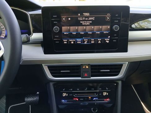 New 2026 Volkswagen Taos SE FWD image 18