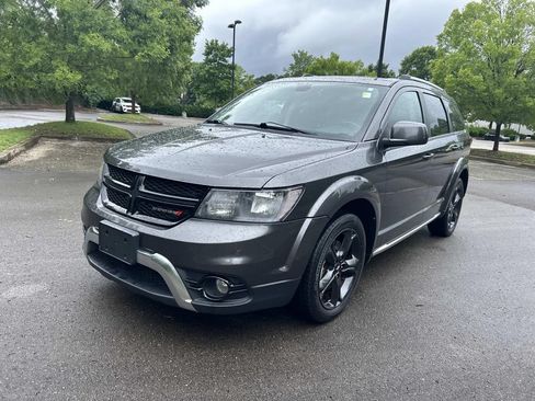 Used 2020 Dodge Journey Crossroad FWD image 3