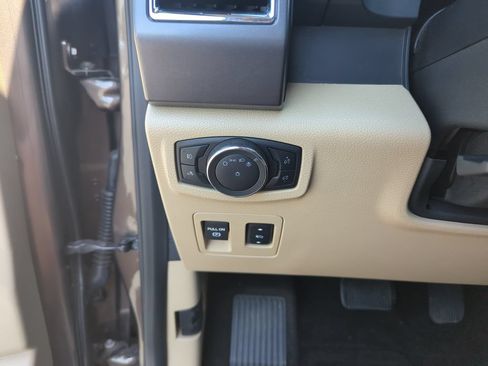 Used 2015 Ford F150 XLT w/ Equipment Group 302A Luxury RWD image 19