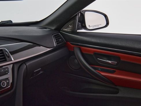 Used 2018 BMW M4 Convertible RWD image 27