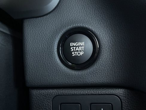 Used 2025 Toyota Tundra Limited AWD/4WD image 23