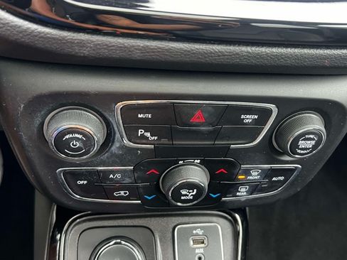 Used 2018 Jeep Compass Limited w/ Navigation Group AWD/4WD image 27