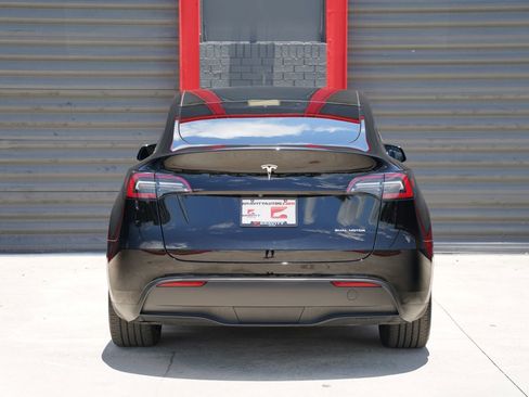Used 2023 Tesla Model Y AWD image 10