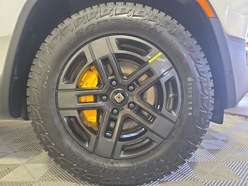 Used 2023 Rivian R1T Adventure AWD/4WD image 11