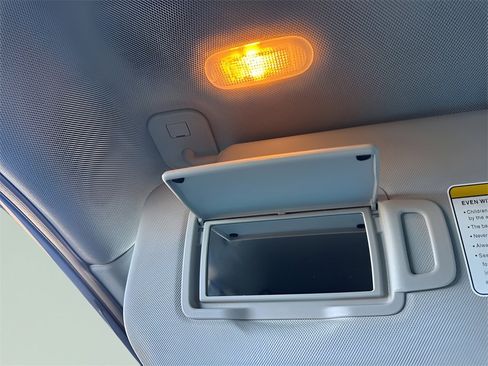 Used 2023 Nissan Rogue S image 28