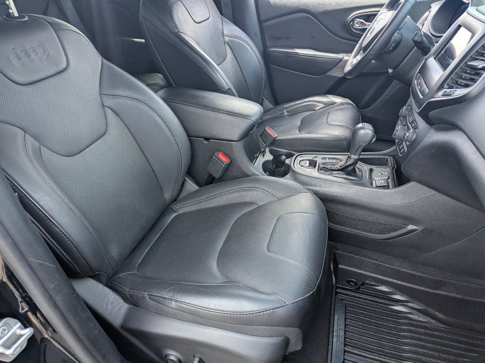 Used 2020 Jeep Cherokee Latitude Lux w/ Comfort/Convenience Group FWD image 10