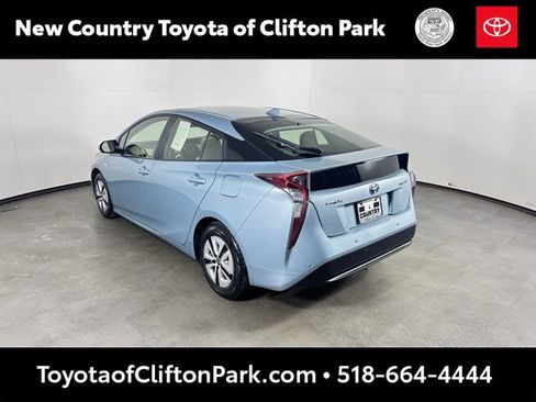 Used 2018 Toyota Prius Four image 5