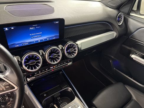 Used 2025 Mercedes-Benz GLB 250 4MATIC image 36