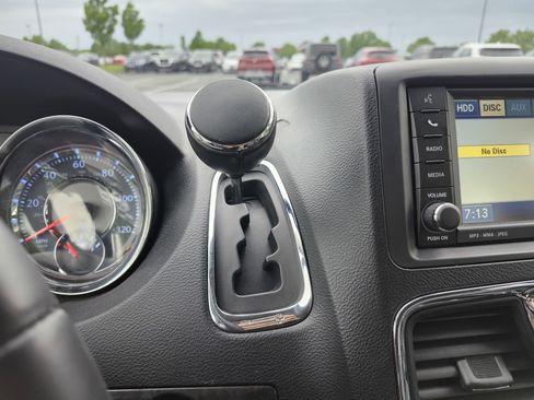 Used 2011 Chrysler Town & Country Touring-L w/ Entertainment Group #2 FWD image 28