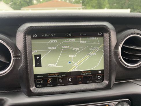 Used 2021 Jeep Wrangler Unlimited Sahara w/ Dual Top Group AWD/4WD image 21