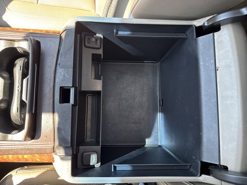 Used 2017 Chevrolet Suburban Premier image 25