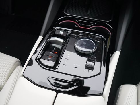 New 2026 BMW 530i xDrive w/ M Sport Package image 6