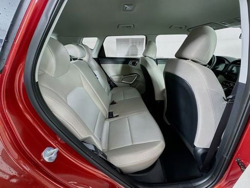 Used 2023 Kia Soul LX image 28