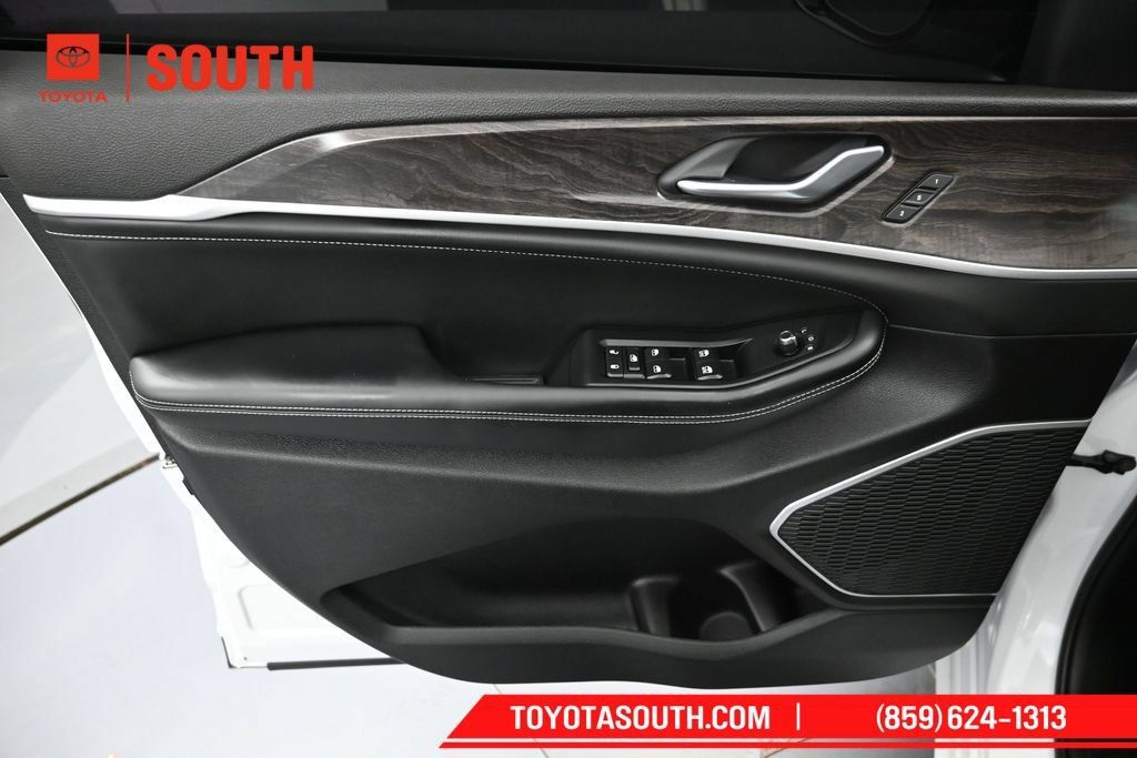 Used 2026 Jeep Grand Cherokee L Limited AWD/4WD image 28