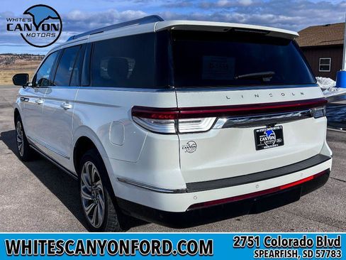 Used 2023 Lincoln Navigator L Reserve image 3