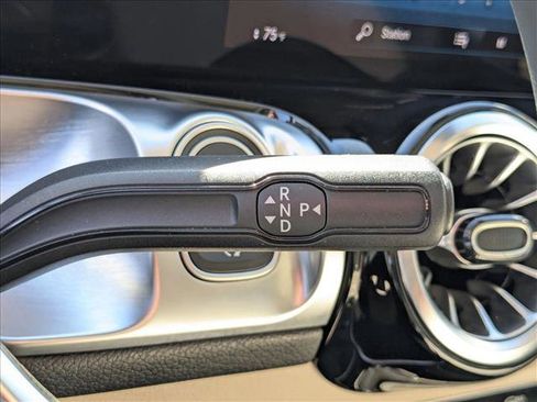 Used 2023 Mercedes-Benz GLB 250 image 12