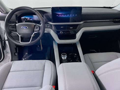 New 2026 Ford Explorer Platinum image 7