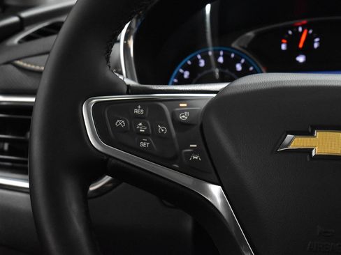 Used 2023 Chevrolet Equinox Premier image 10