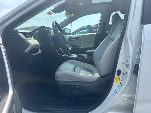 Used 2022 Toyota RAV4 XLE Premium AWD/4WD image 17