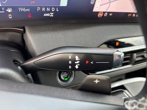 Used 2025 Buick Enclave Preferred image 25