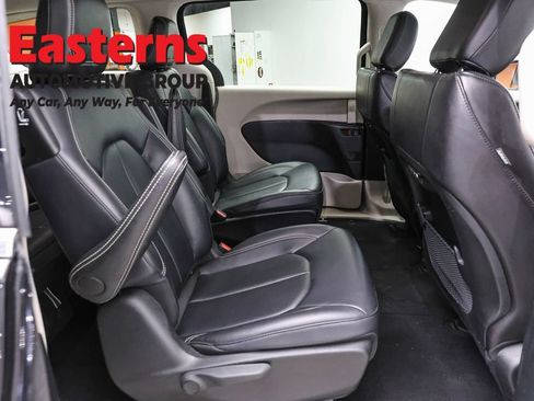 Used 2024 Chrysler Pacifica Limited FWD image 24