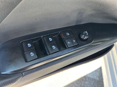 Used 2020 Toyota Camry SE image 11