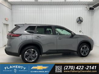 Used 2025 Nissan Rogue SV FWD video 2