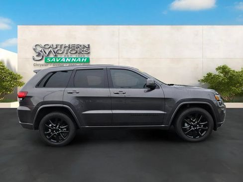 Used 2020 Jeep Grand Cherokee Altitude RWD image 6