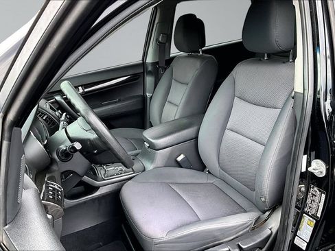 Used 2012 Kia Sorento LX w/ Convenience Pkg FWD image 25