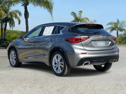 Certified 2018 INFINITI QX30 LUXE image 2
