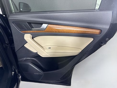 Used 2021 Audi Q5 Prestige w/ Prestige Package image 28