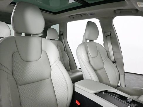 Used 2022 Volvo XC90 T6 Inscription w/ Lounge Package AWD/4WD image 21