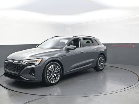 Used 2024 Audi Q8 e-tron Prestige w/ Prestige Package image 9