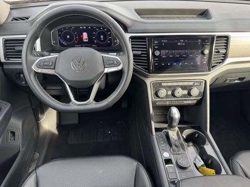 Certified 2022 Volkswagen Atlas SE image 8