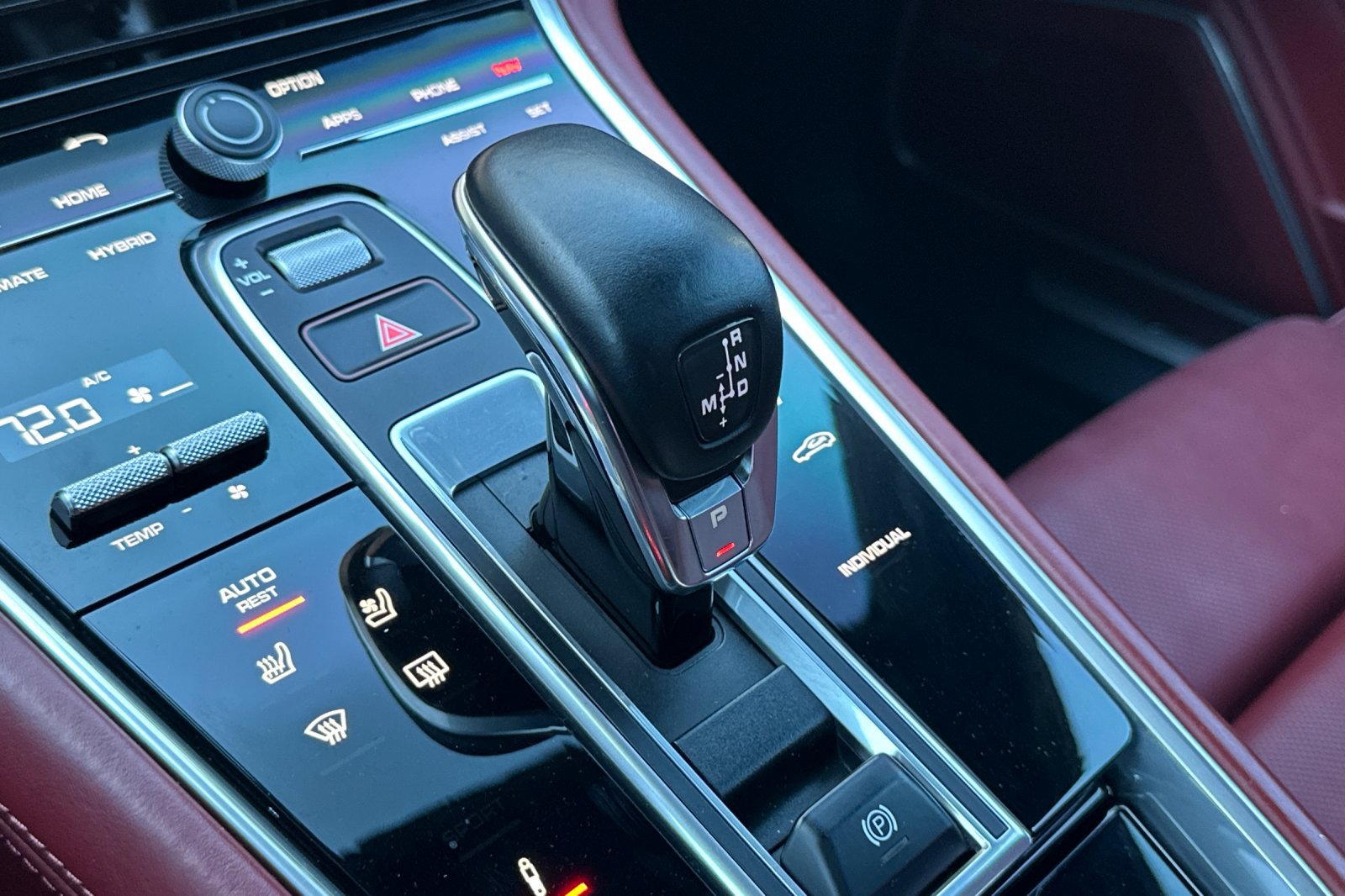 Used 2019 Porsche Panamera 4 AWD/4WD image 31
