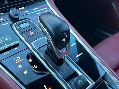 Used 2019 Porsche Panamera 4 AWD/4WD image 31