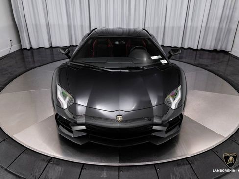 Used 2018 Lamborghini Aventador S image 12