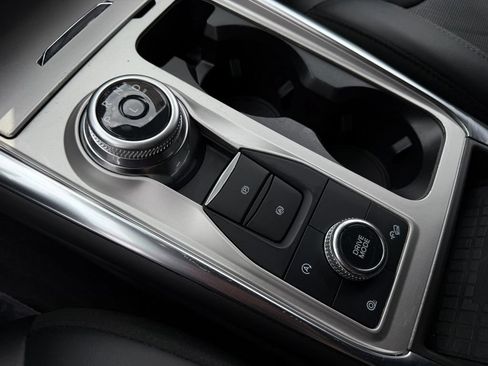 Used 2024 Ford Explorer Platinum w/ Technology Package AWD/4WD image 18