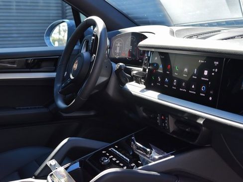 Certified 2025 Porsche Cayenne image 18