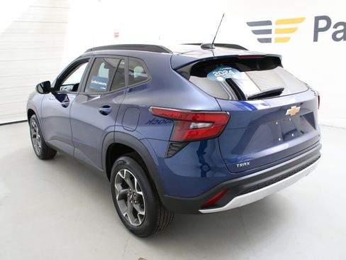 Certified 2024 Chevrolet Trax LT w/ Driver Confidence Package FWD image 6