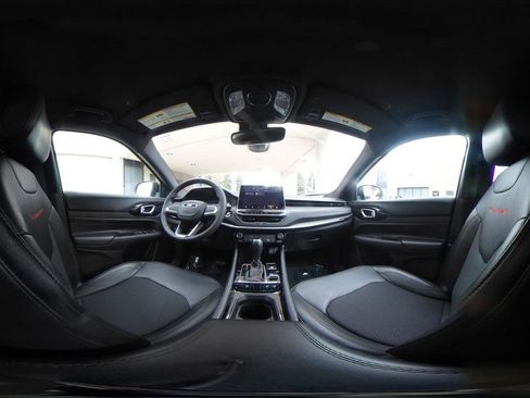 Used 2025 Jeep Compass Trailhawk image 42