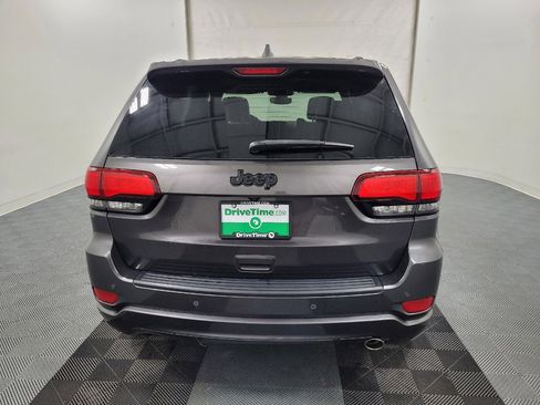 Used 2018 Jeep Grand Cherokee Altitude RWD image 7