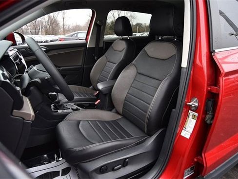 Certified 2022 Volkswagen Taos SEL w/ Panoramic Sunroof Package image 20