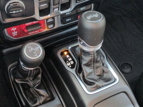 Used 2025 Jeep Wrangler Unlimited Rubicon image 15