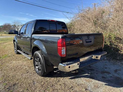 Used 2014 Nissan Frontier SL image 6